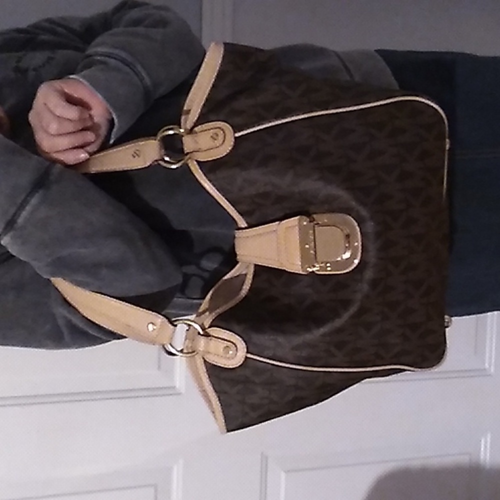 EASTER SALE! Authentic Michael Kors Jet Set Two Way  Shoulder bag Gently Used - Picture 13 of 16